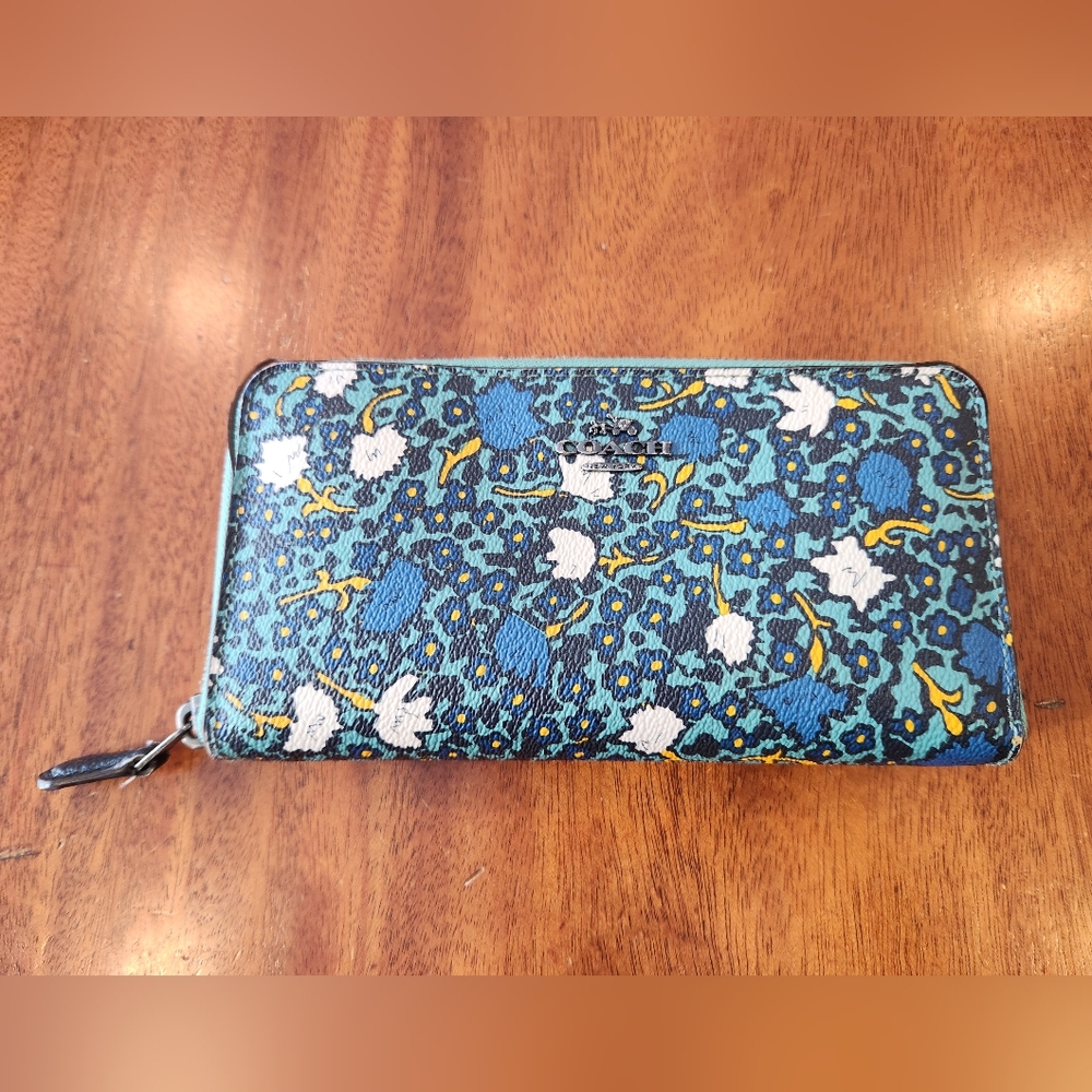 Used Coach Yankee Floral Print Accordian Zip Wallet Blue Green Yellow White